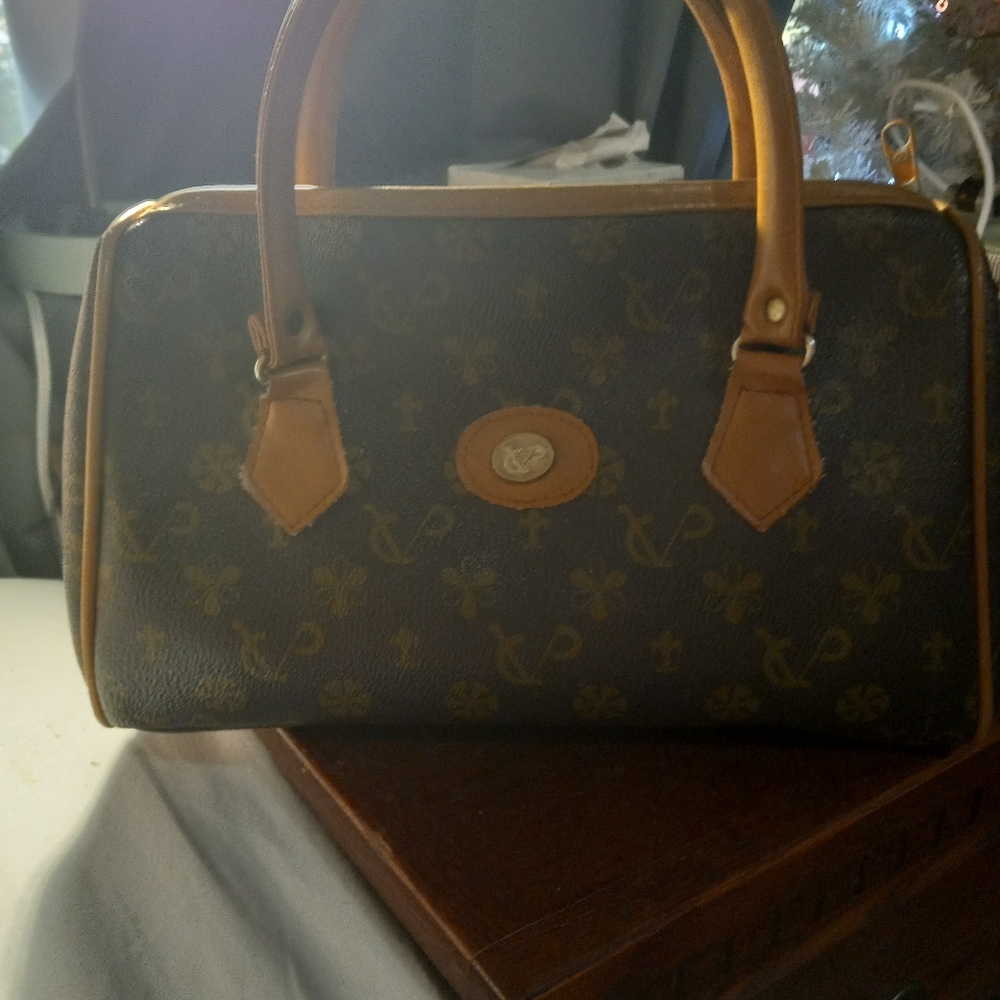 Ladies handbag satchel style